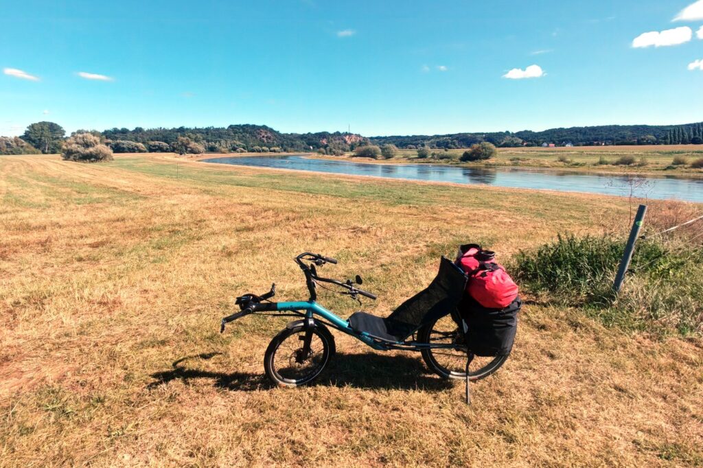 Alleine auf weiter Ebene