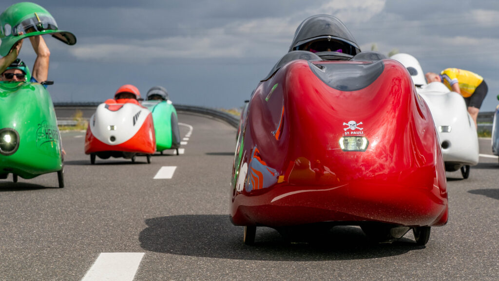 Starpositionen auf dem feinporigen Asphalt der ATC Rennbahn. Foto: Jörg Basler