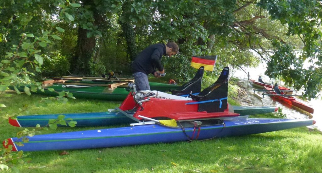 Ein Blick auf vier der privaten Tretboote, im Vordgrund "WATERSPEED holiday".