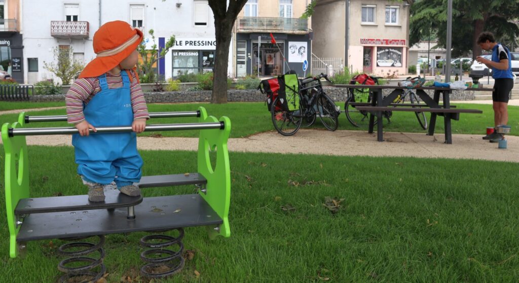 Mittagspause auf einem "Aire de jeux"