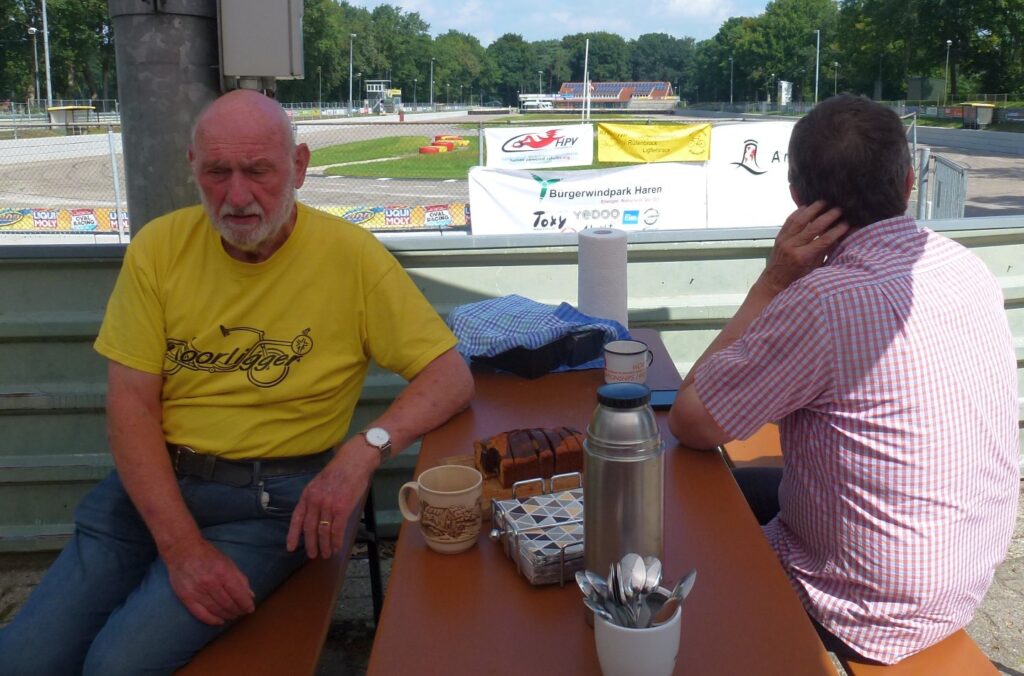 Vom HPV-Café haben Heinz Bentlage und Wolfgang Wiese einen Guten Blick. © Dieter Hannemann